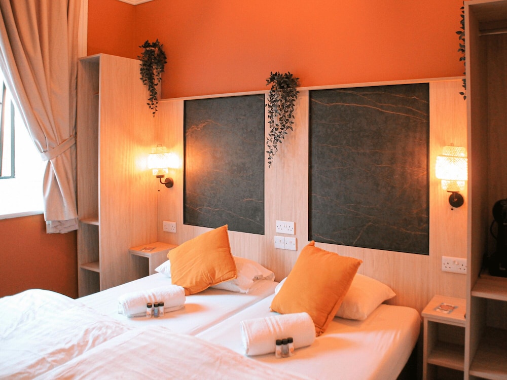 STANDARD, DOUBLE BED, SHARED BATHROOM