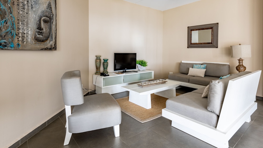 The Beach House Curacao 50/72