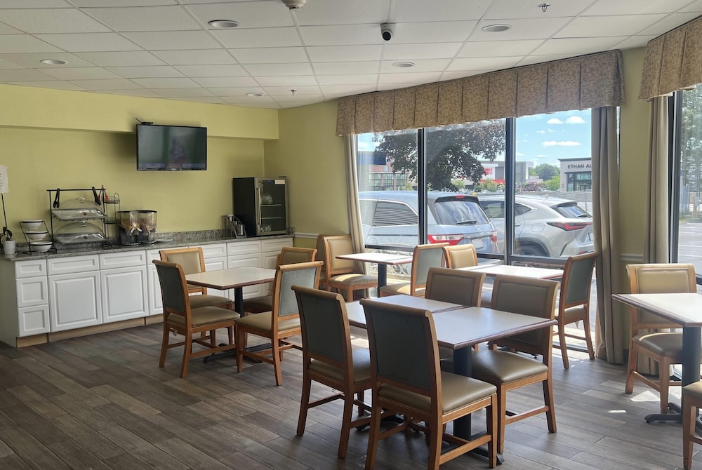Super 8 by Wyndham Albany 37/51