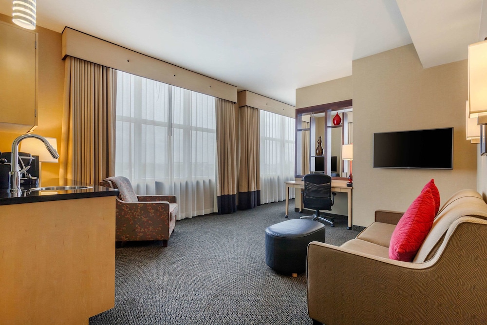 Cambria Hotel Denver International Airport 38/63