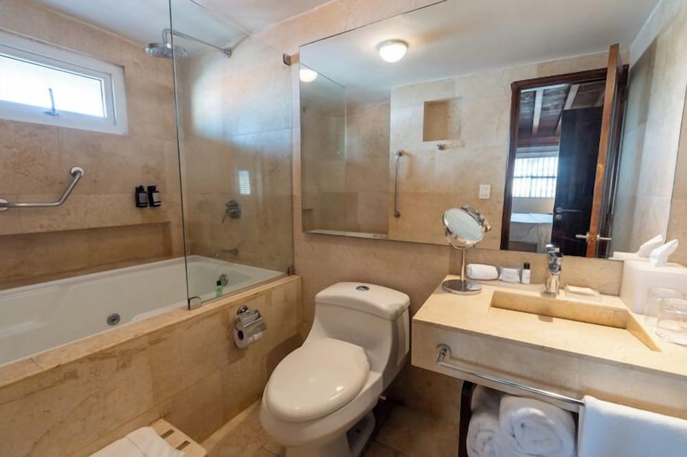 GHL Collection Armeria Real Hotel 74/75