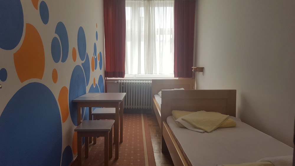 HI Hostel Zagreb 27/32