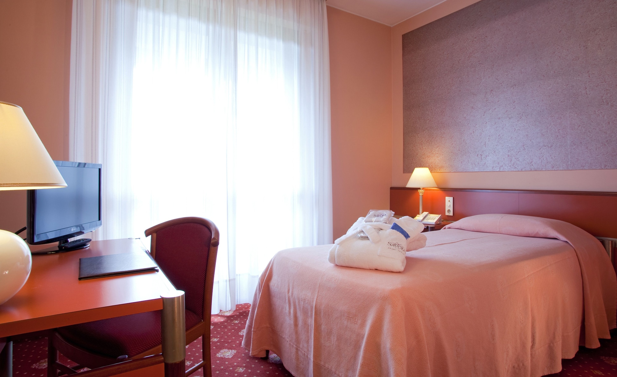 ROOM, SINGLE