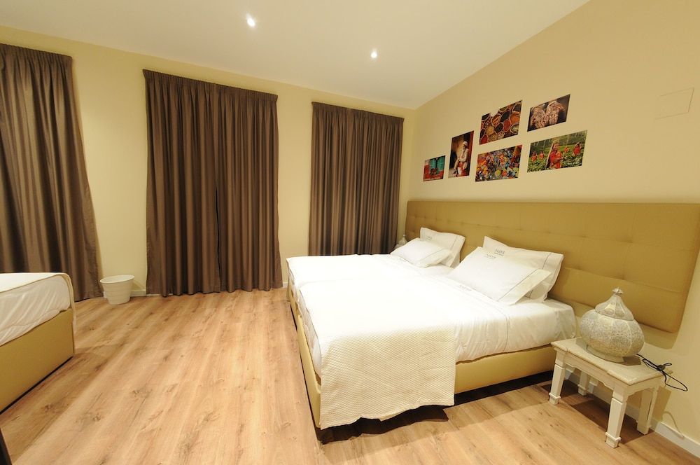 غرفة رباعية بسرير كوين بشرفة مع سرير سحّاب إضافي، Naya - Downtown Guesthouse 4/6