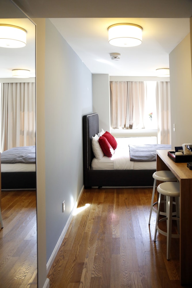 Hotel 32 32 66/78