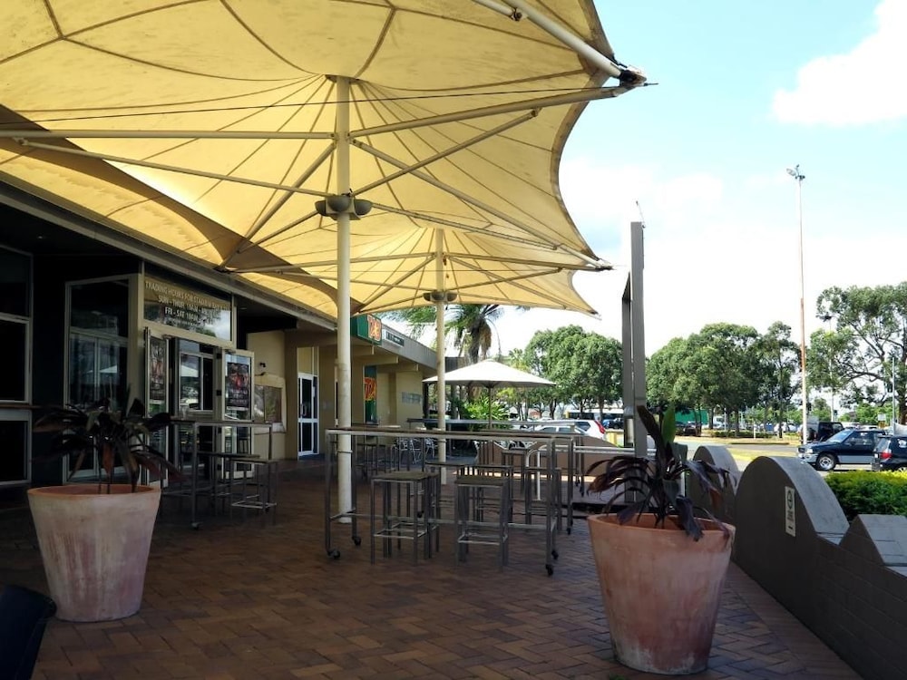 Sunnybank Hotel 28/30