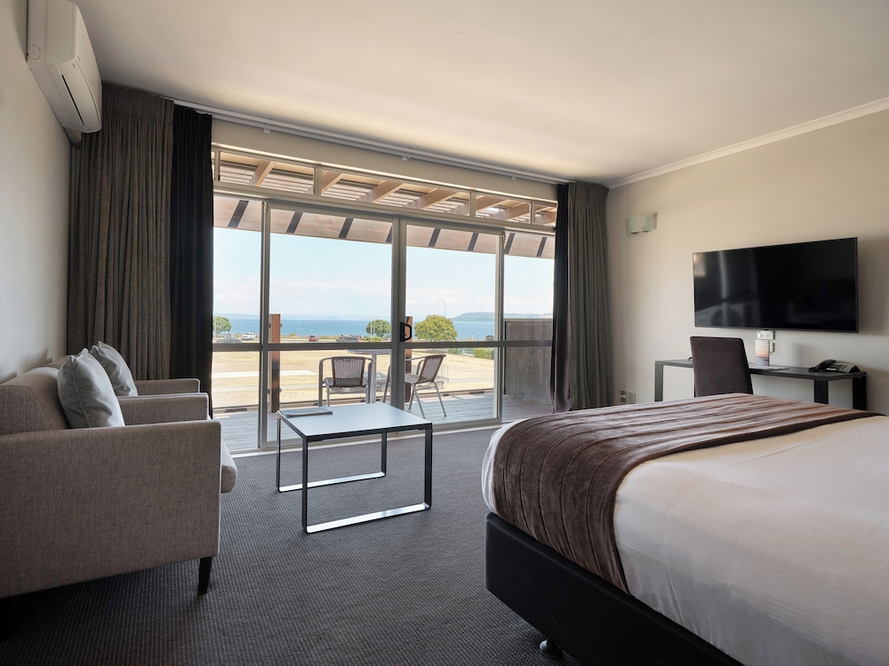 PREMIUM, DELUXE, STUDIO, LAKE VIEW