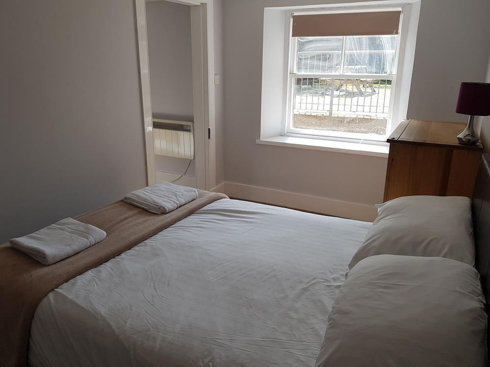 Station Hotel 14/50