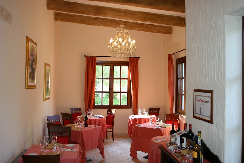 IS BENAS COUNTRY LODGE 41/63