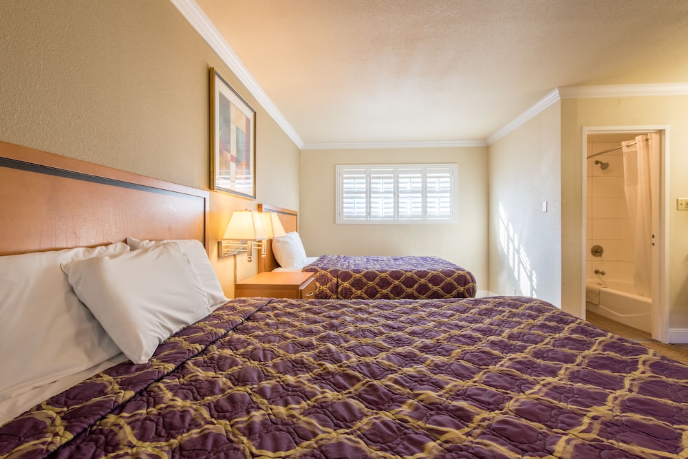 Soma Park Inn – Civic Center 12/50