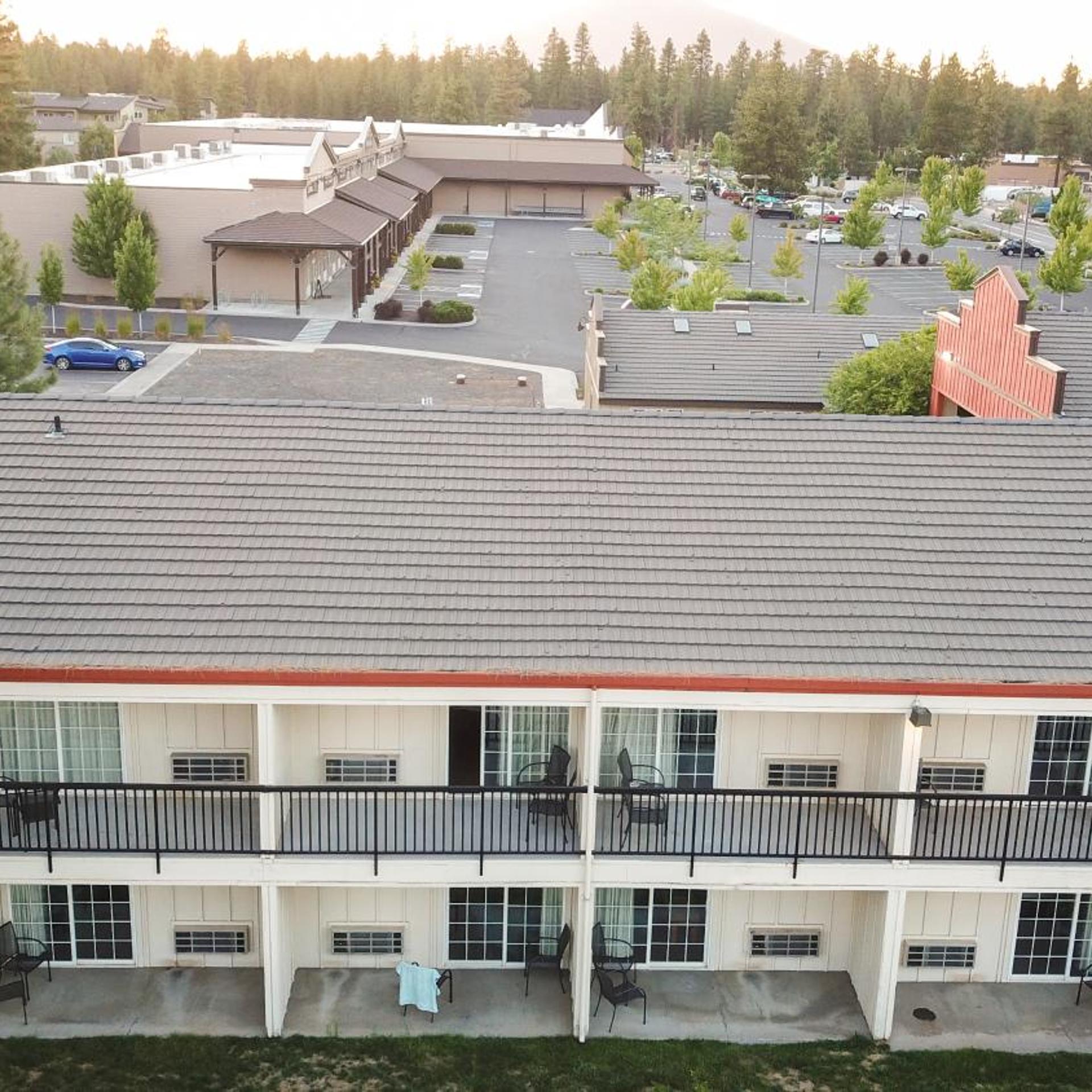 Sisters Inn & Suites 1/15