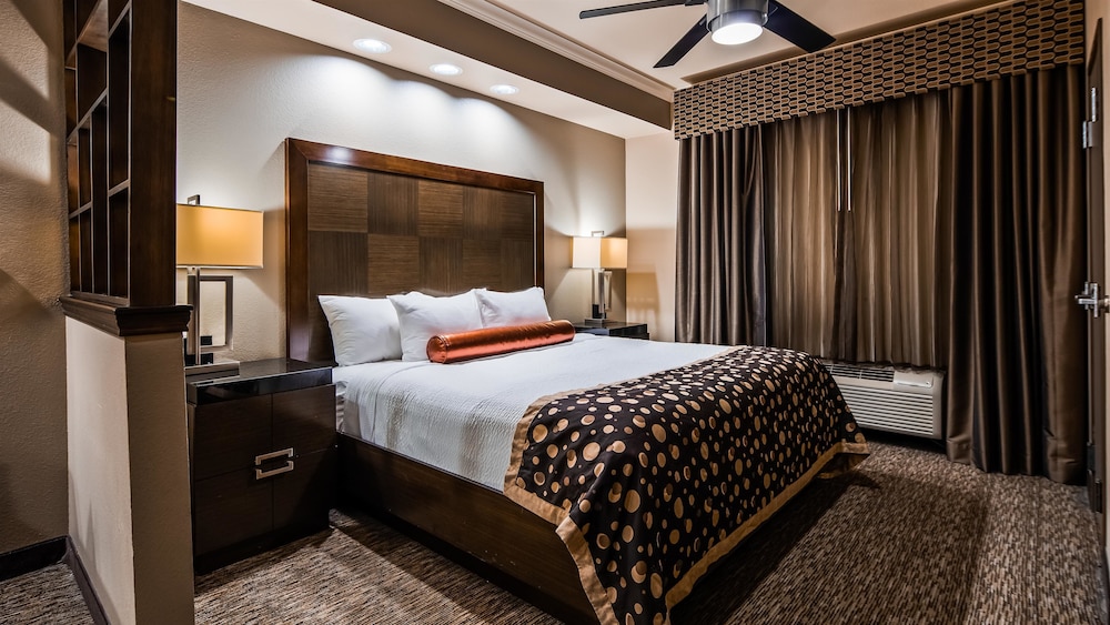 Best Western Premier Crown Chase Inn and Suites 19/70