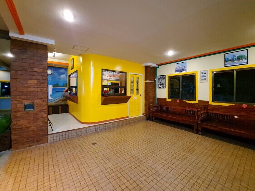 T Y Airport Inn 8/53