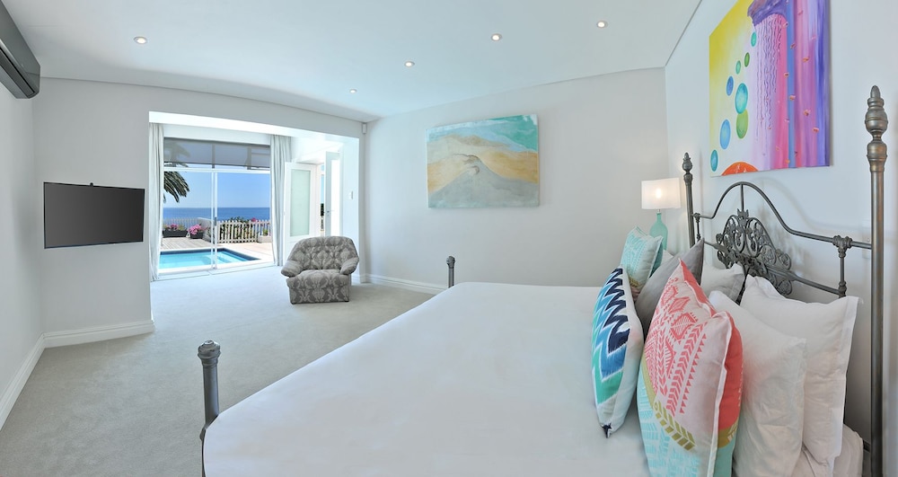 The Clarendon - Bantry Bay 16/50