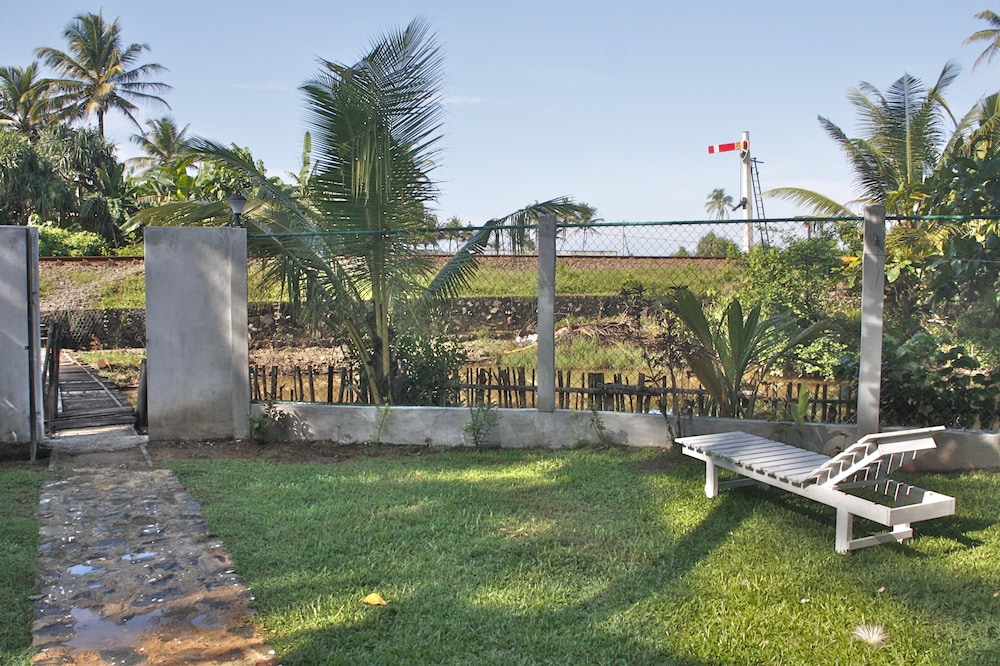 Asanka Surf House 30/40