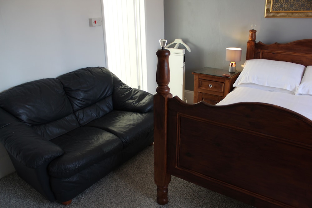 The Darnley Hotel 32/50