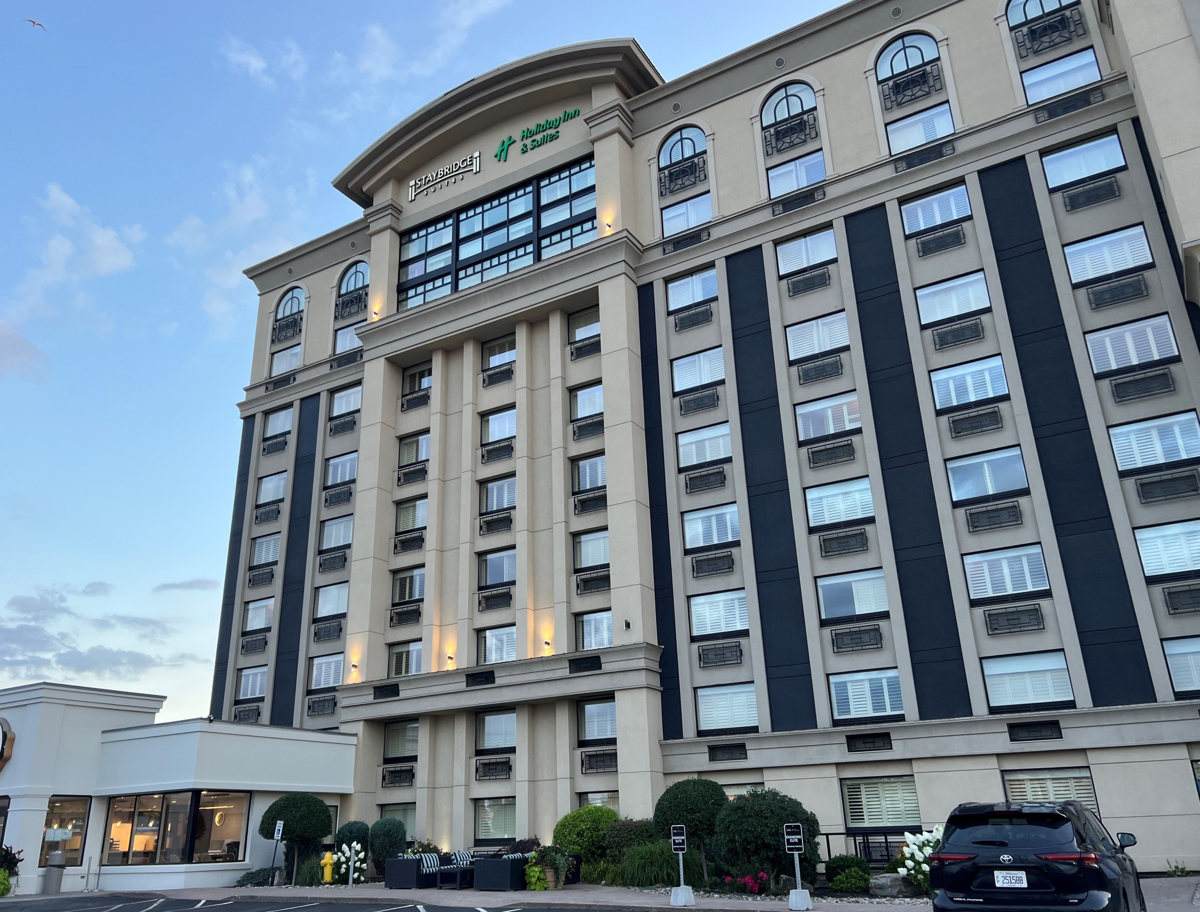 Holiday Inn Hotel Suites St Catharines Conference Ctr 2/81