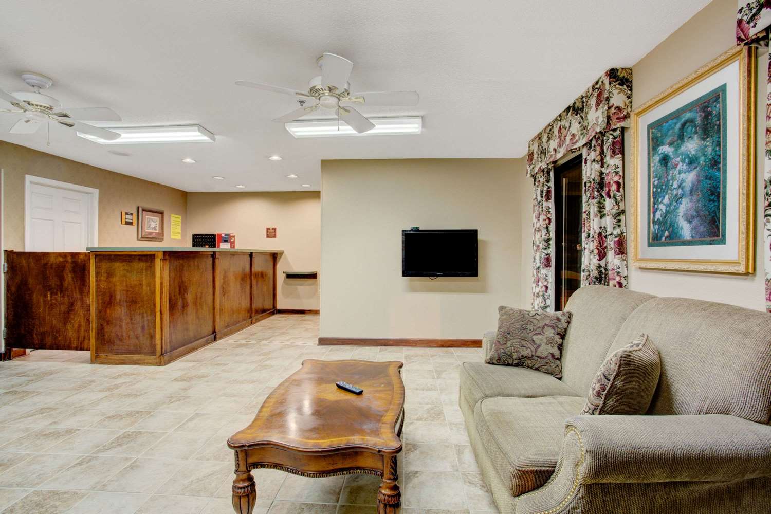 Super 8 by Wyndham Booneville 8/11