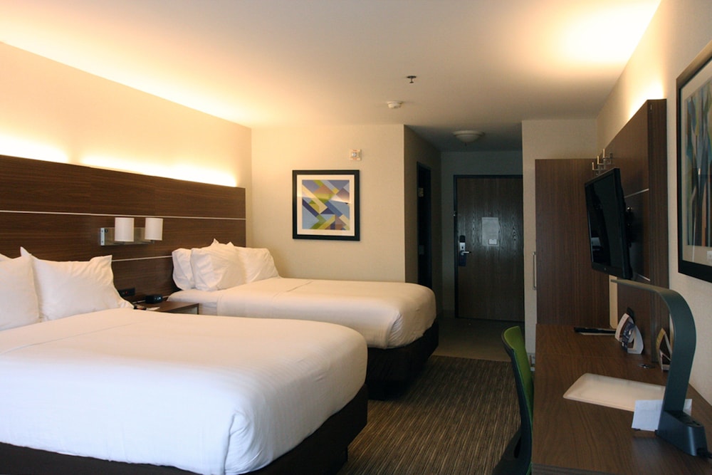 Holiday Inn Express Branford-New Haven 25/59