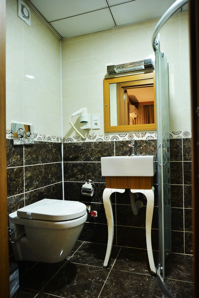 Uluhan Hotel 45/46
