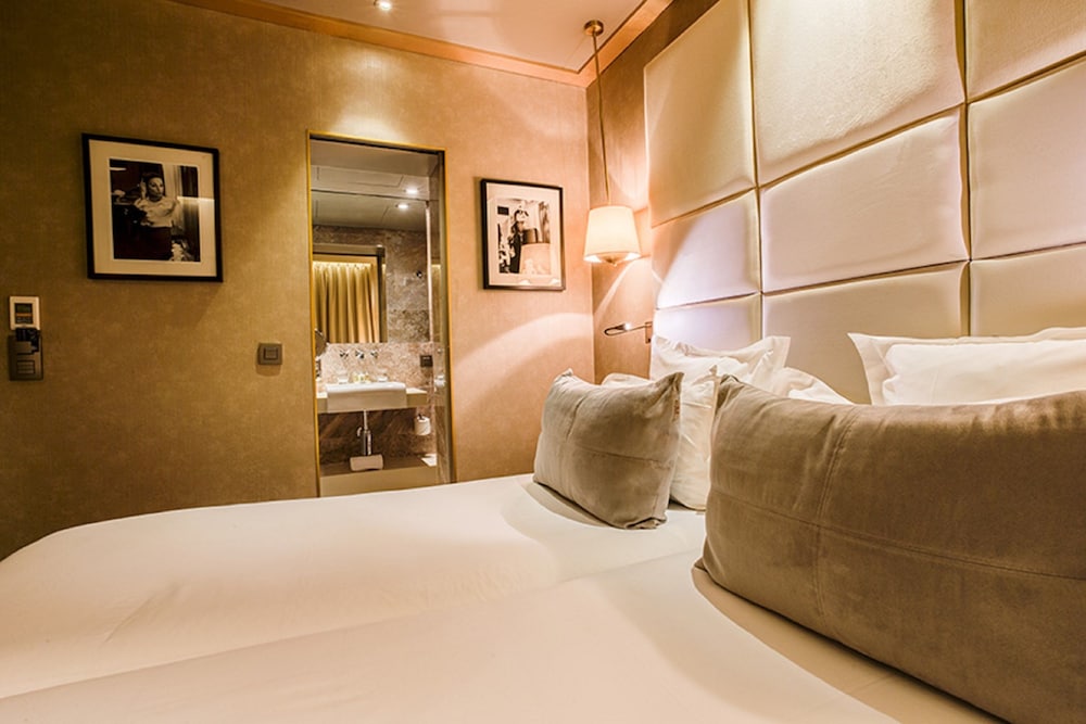 Armoni Hotel Formely Cheverny 11/25
