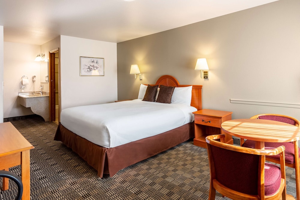 Americas Best Value Inn Burns 16/36