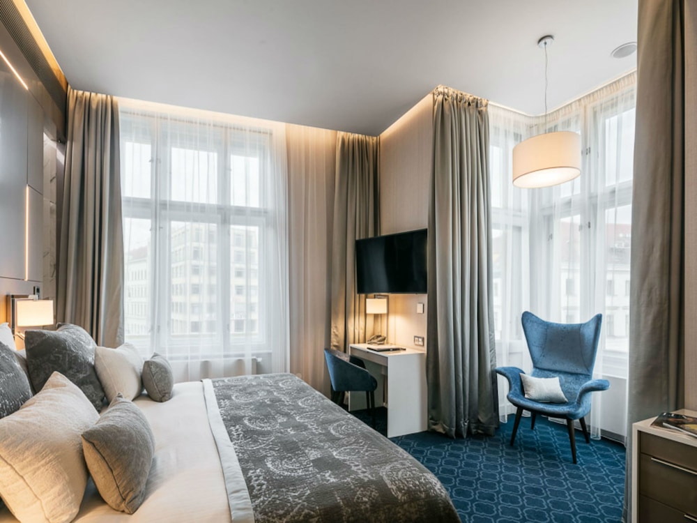 Kings Court Hotel 4/50