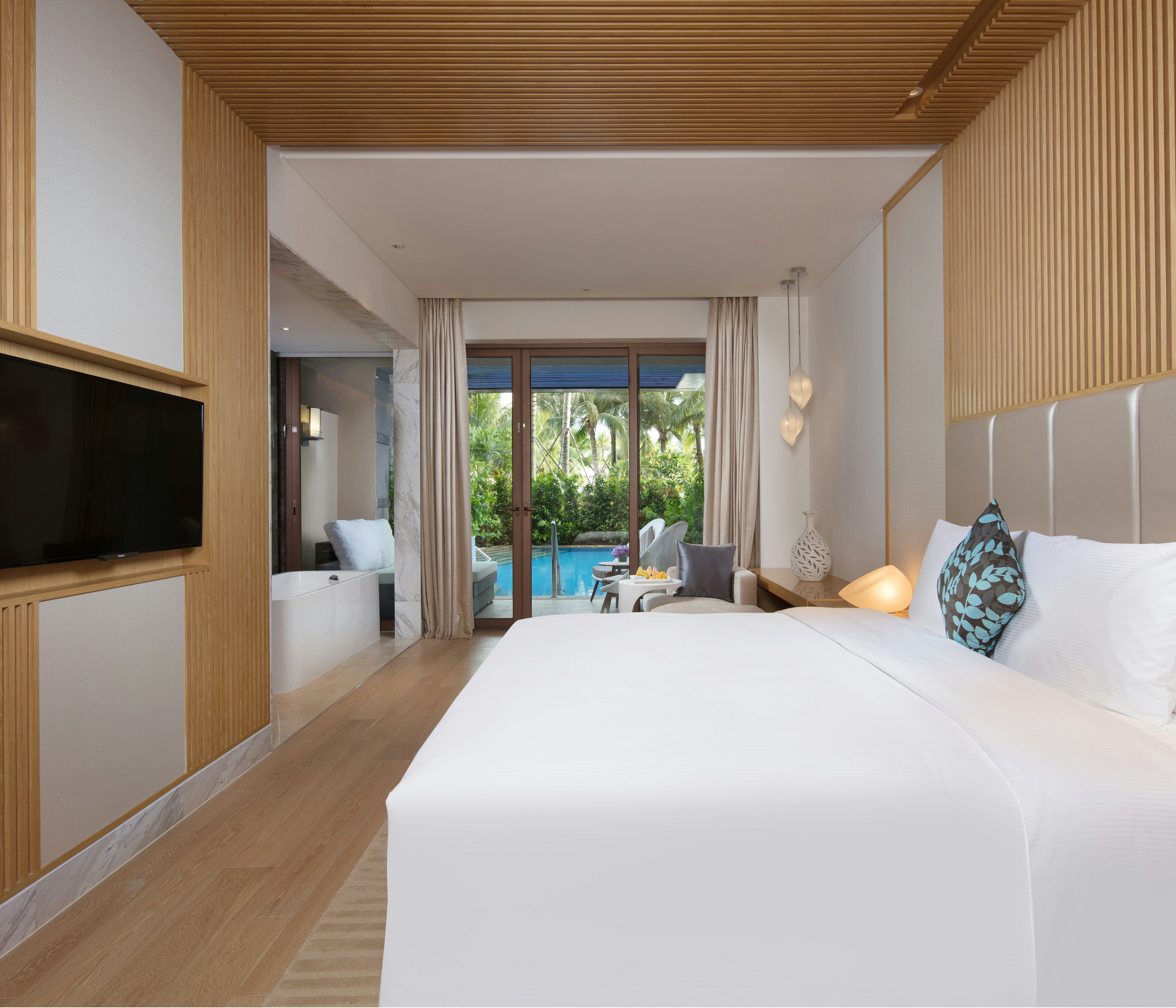 Lagoon, Pool, King Bed