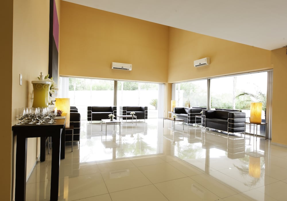 Mision Express Merida Altabrisa 24/45