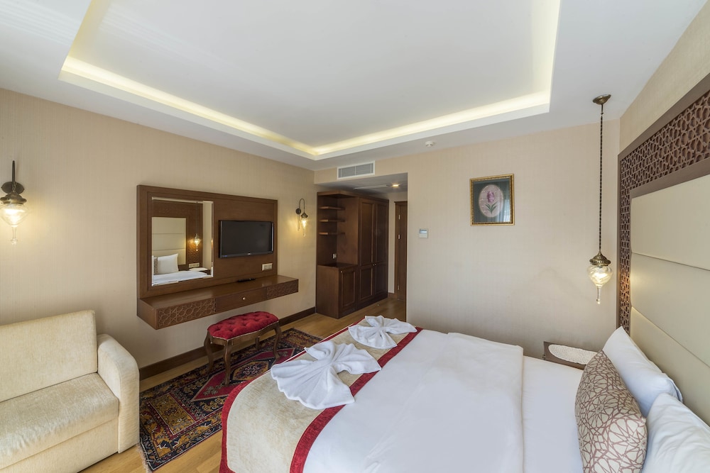 Lalinn Hotel 17/72