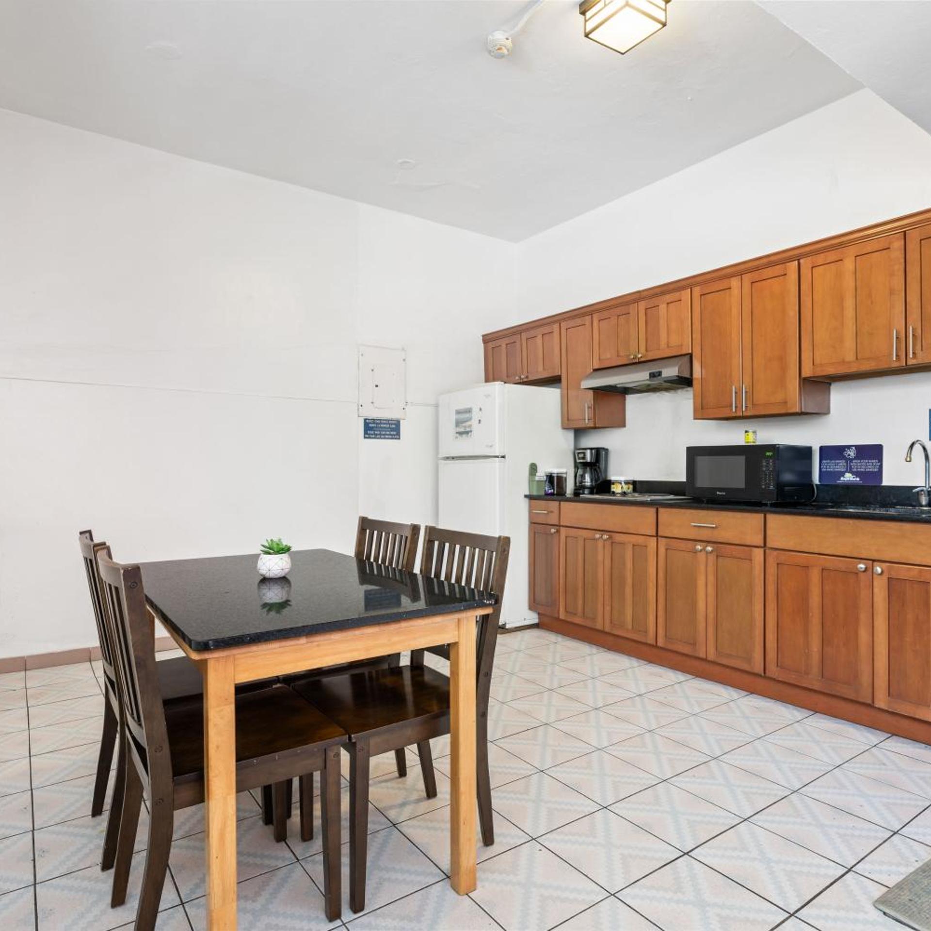 BORINQUEN BEACH INN 9/39