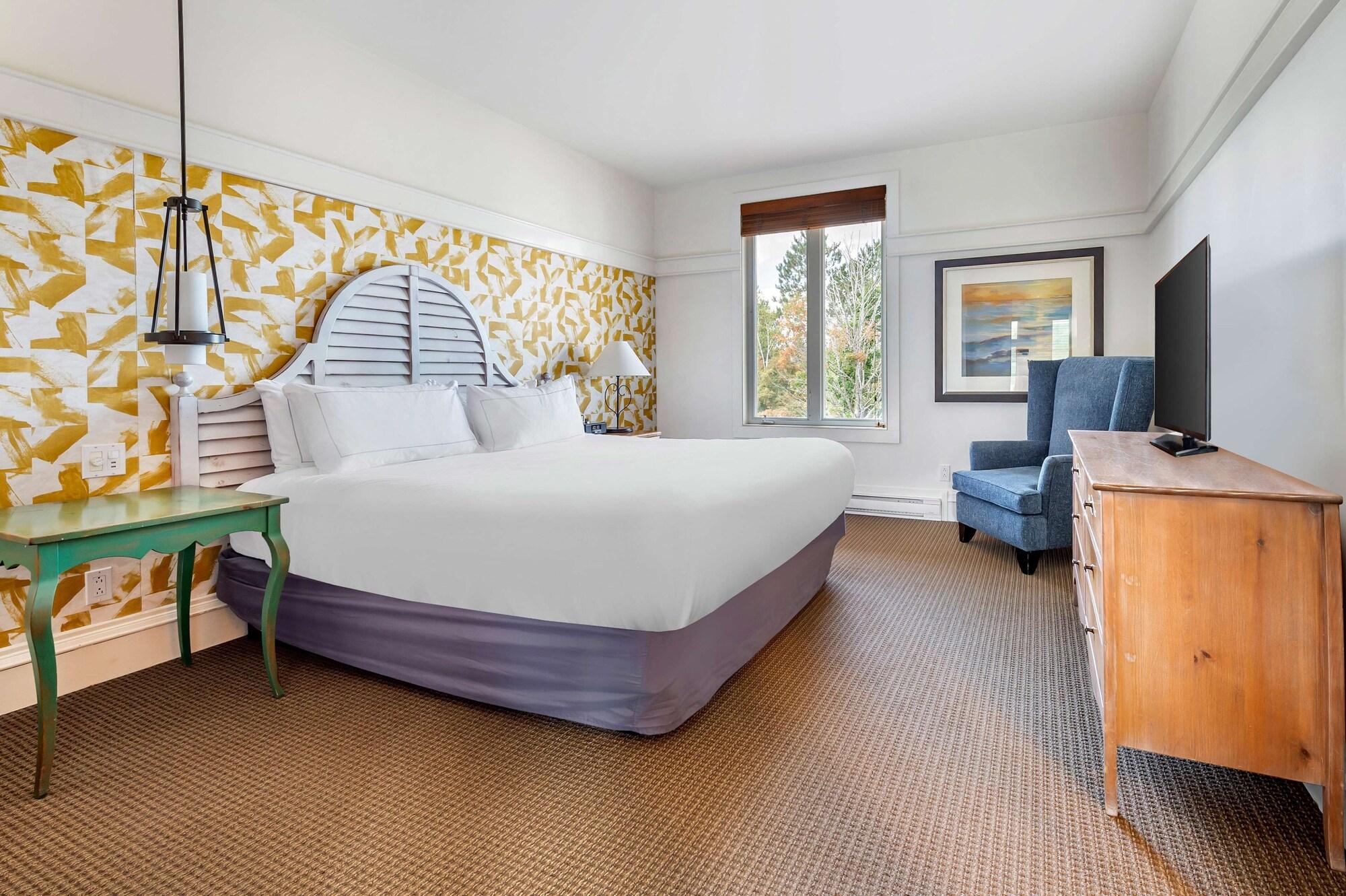 3 Bedrooms, Suite, King and Queen Bed, 2 Bunk Beds, Golf Course View
