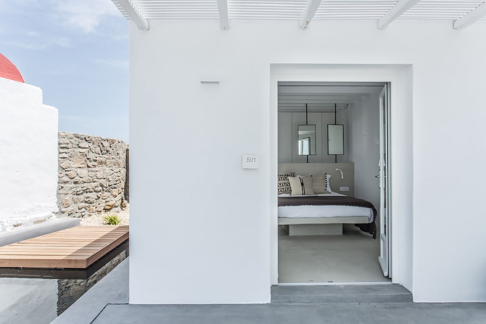 Ostraco Suites 36/75