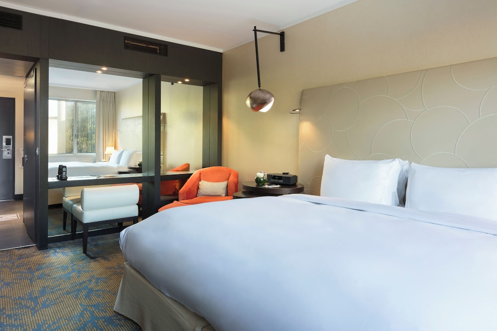 Sofitel Marseille Vieux Port Hotel 10/50