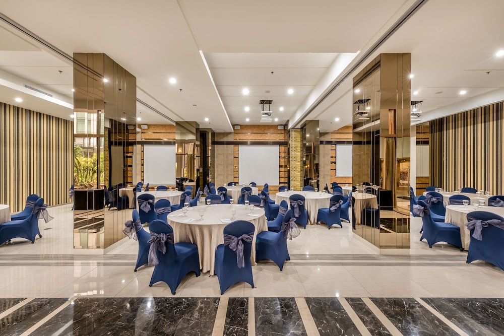 Grande Valore Hotel and Serviced Apartment (ex Oakwood Residence Cikarang) 59/68