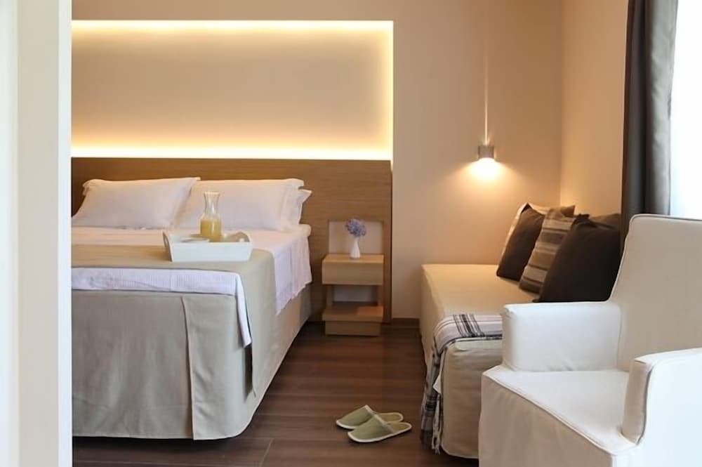 Theta Hotel 5/36