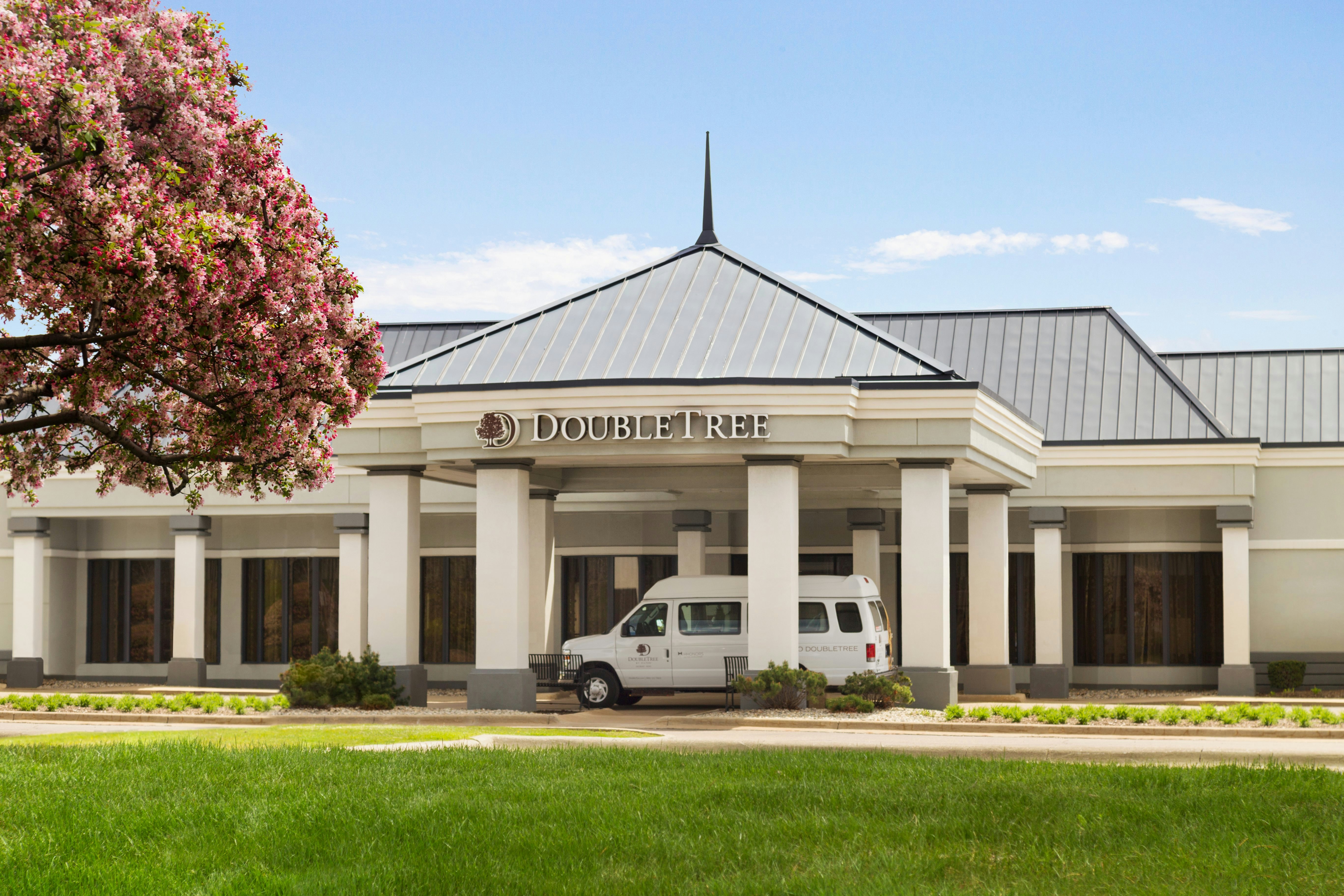 Doubletree By Hilton Detroit Novi 72/74