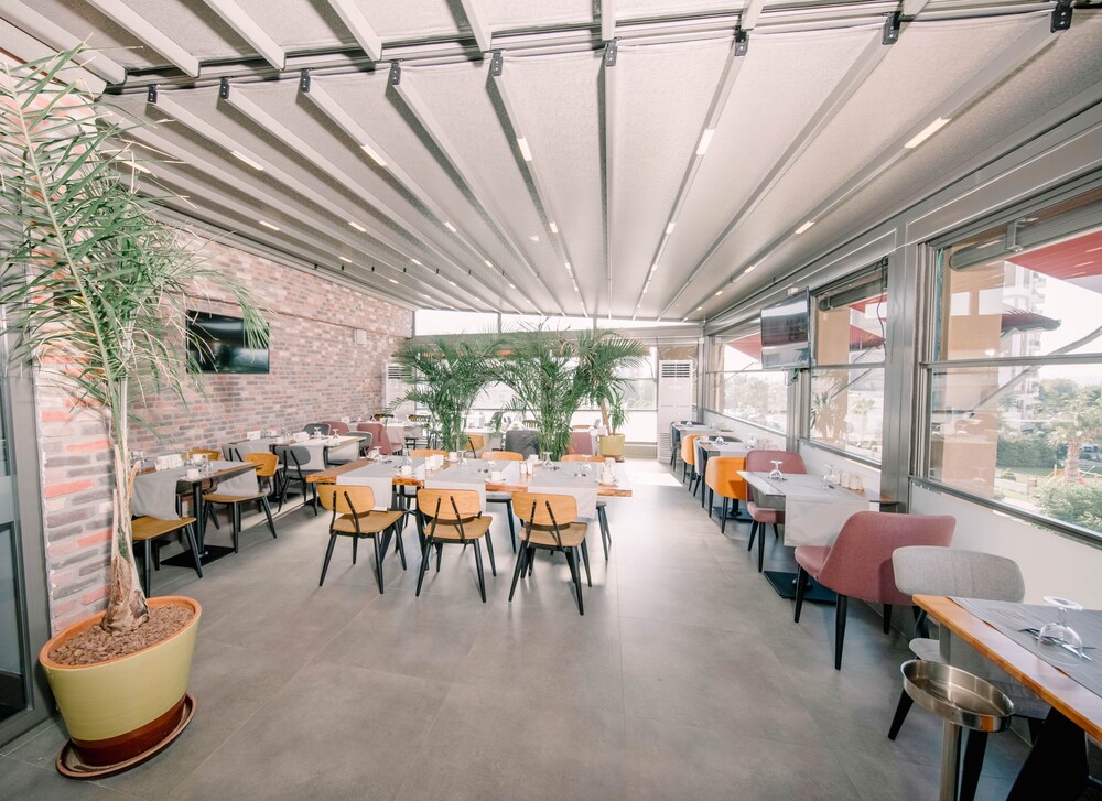 Laren Business Hotel And Spa 64/81