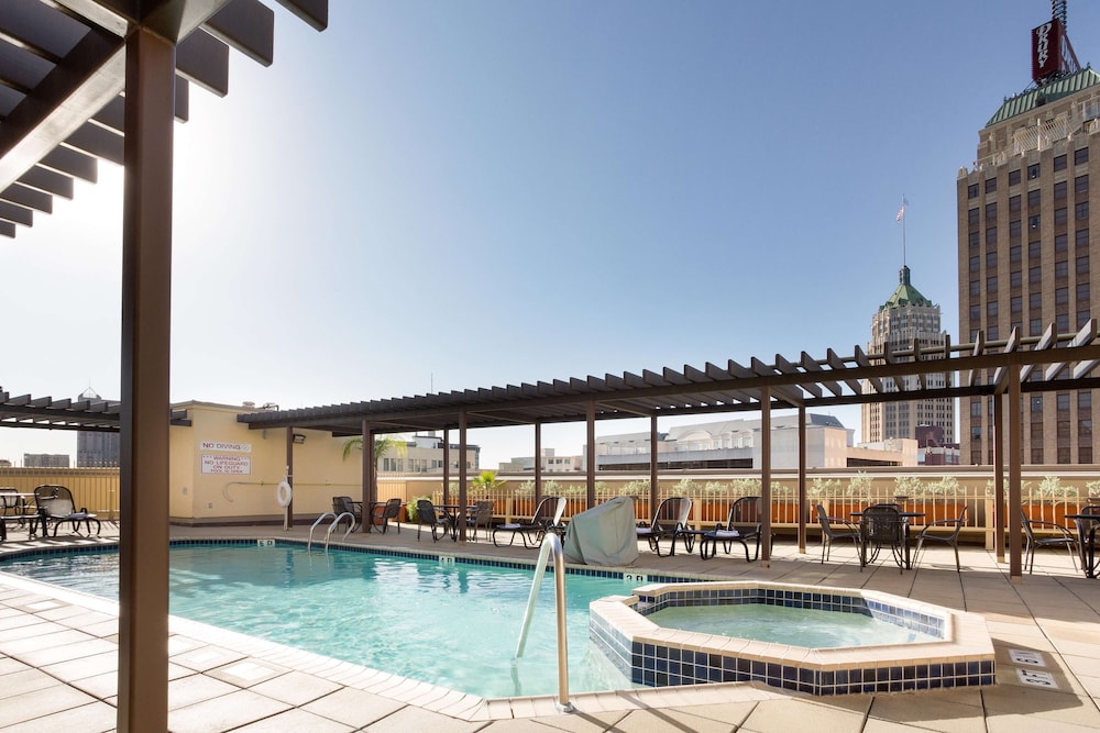 Drury Inn and Suites San Antonio Riverwalk 45/49