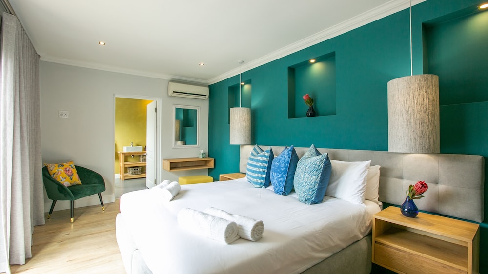 Hout & About Guest House 7/39