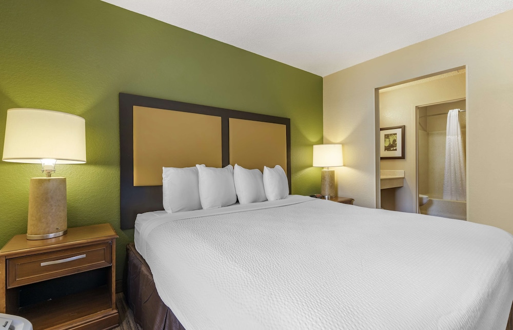 Extended Stay America - Orlando - Maitland - 1776 Pembrook Dr photo3
