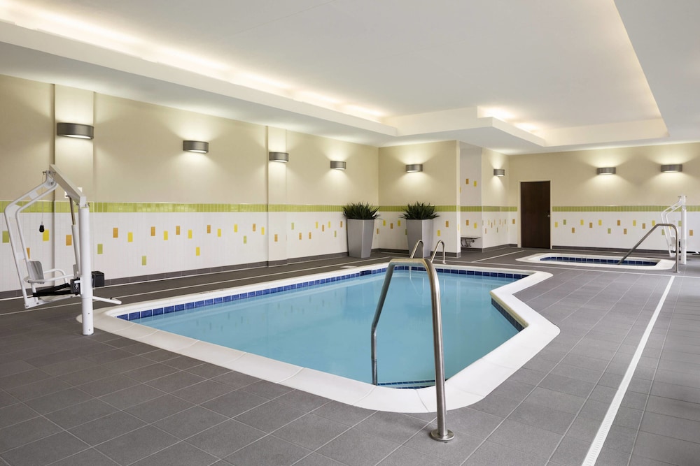 Fairfield Inn & Suites Akron Fairlawn 15/23