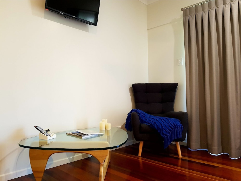 Camelot Boutique Accommodations 36/54