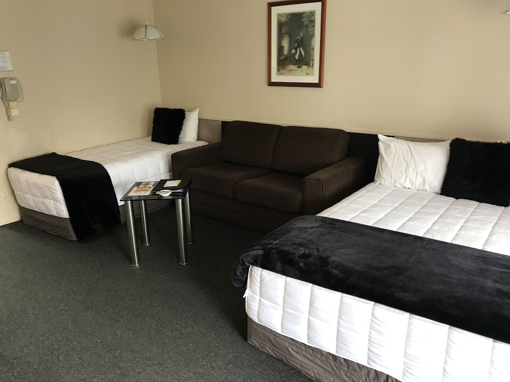 Green Gables Motel 6/52