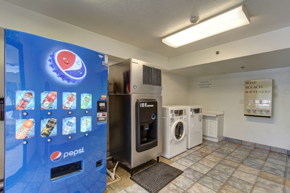 Motel6 Amherst, OH - Cleveland West - Lorain 10/41