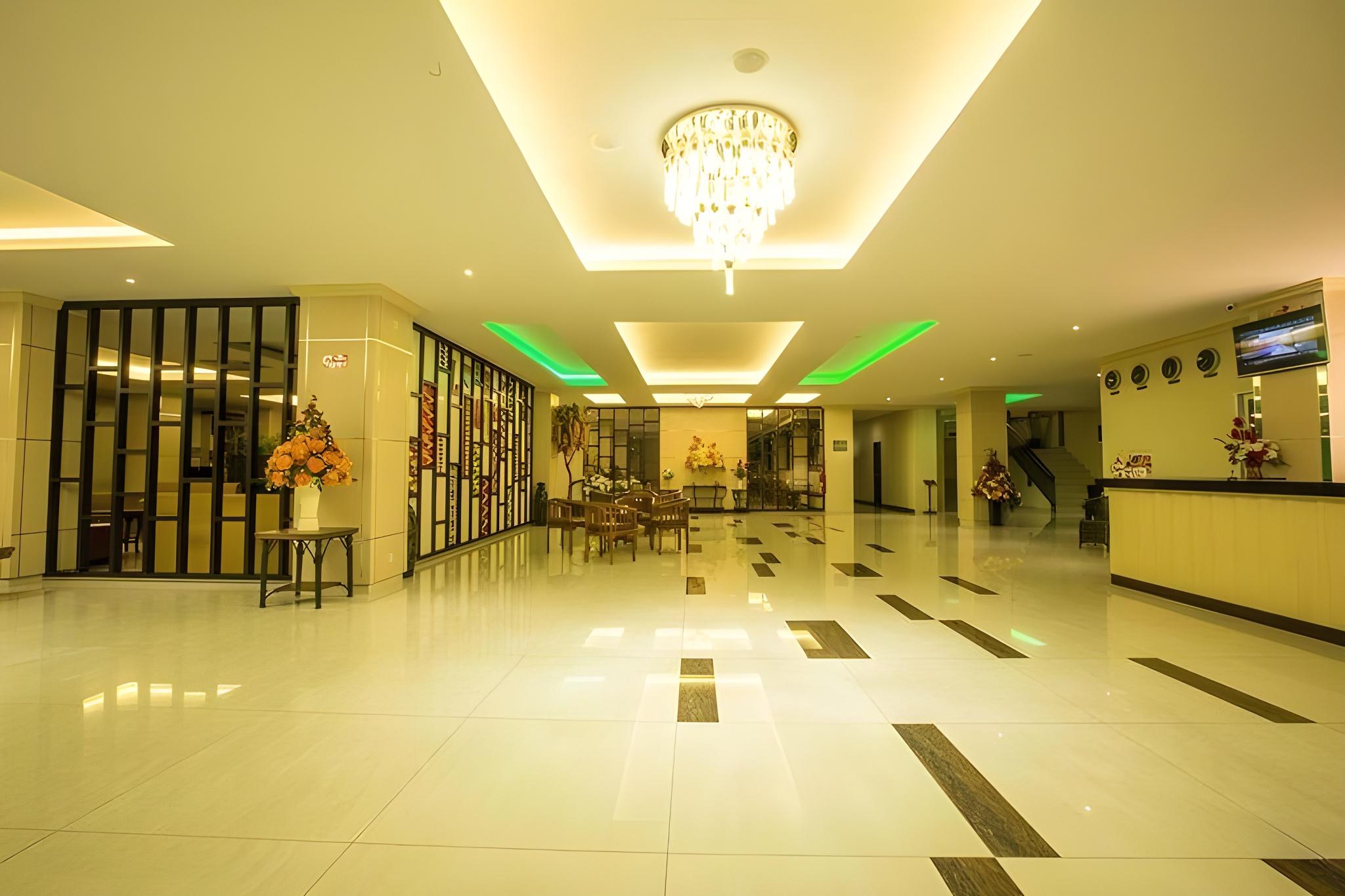HOTEL PURI INDAH & CONVENTION 9/99