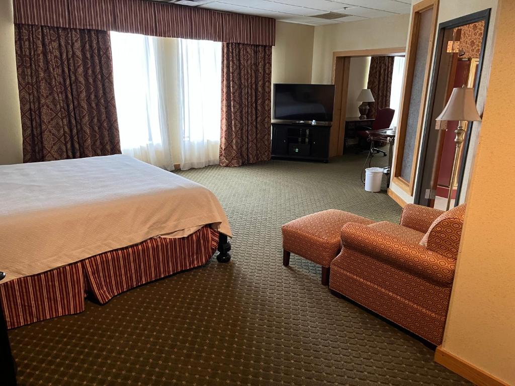 Room at Days Inn & Suites by Wyndham Sutton Flatwoods, SUTTON - WV