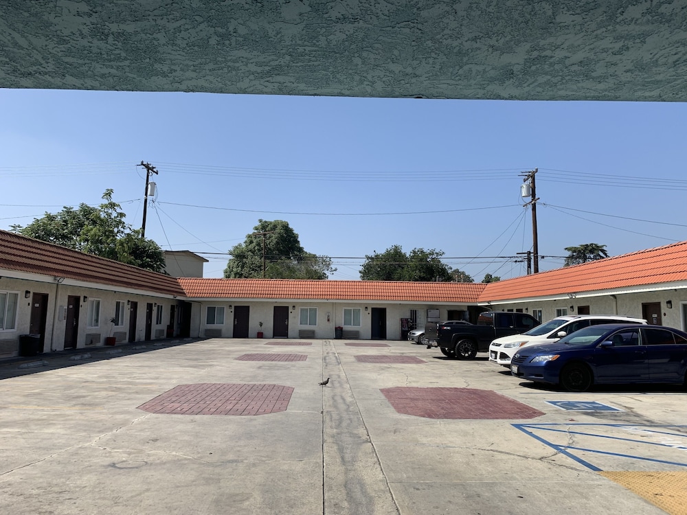 The Fly Inn 40/52