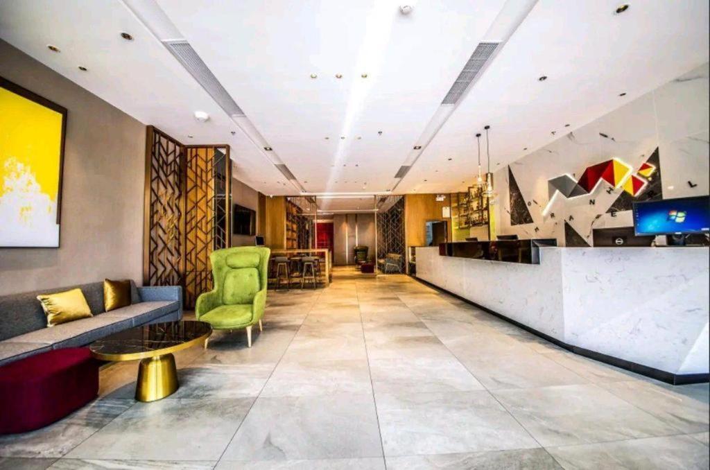 Borrman Hotel (Wuchuan) 18/52