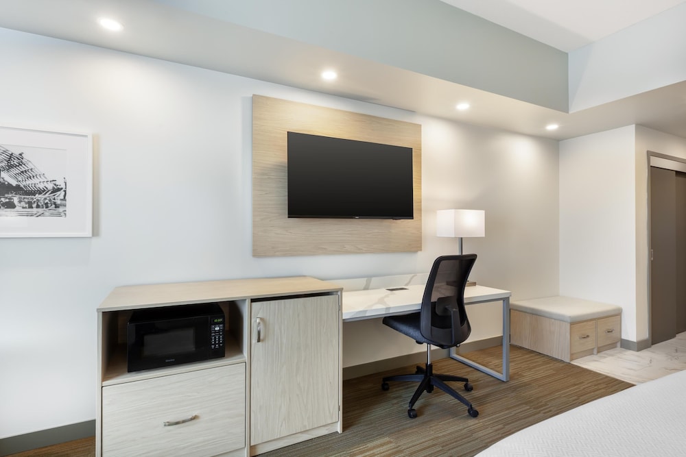 Best Western Plus Kawartha Lakes Hotel & Suites 38/52